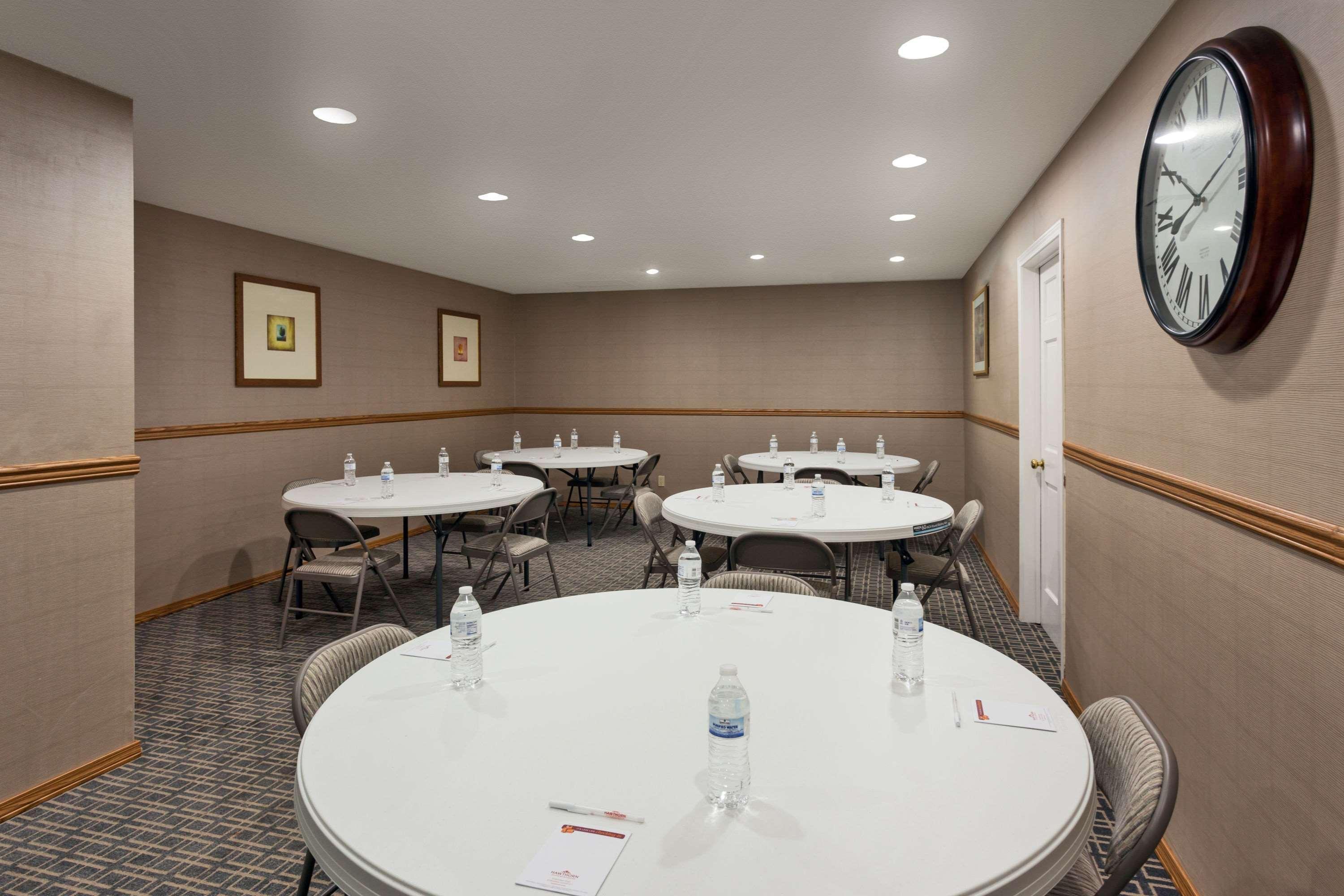 Hawthorn Suites By Wyndham Dearborn/Detroit Exterior foto